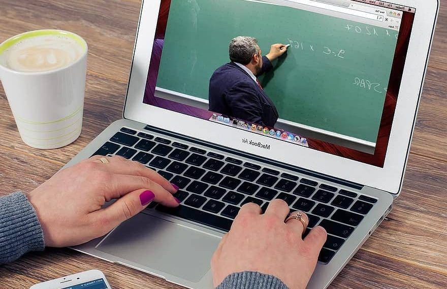 cursos online economía y finanzas